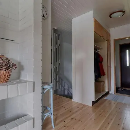Semesterbostad Private House Joki Near Center, River View, Free Onsite Parking, Wifi